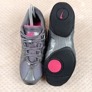 Nike Musique IV Dance Cheer Shoes 324751-063 Size 7 1/2 Gray Hot Pink Inside